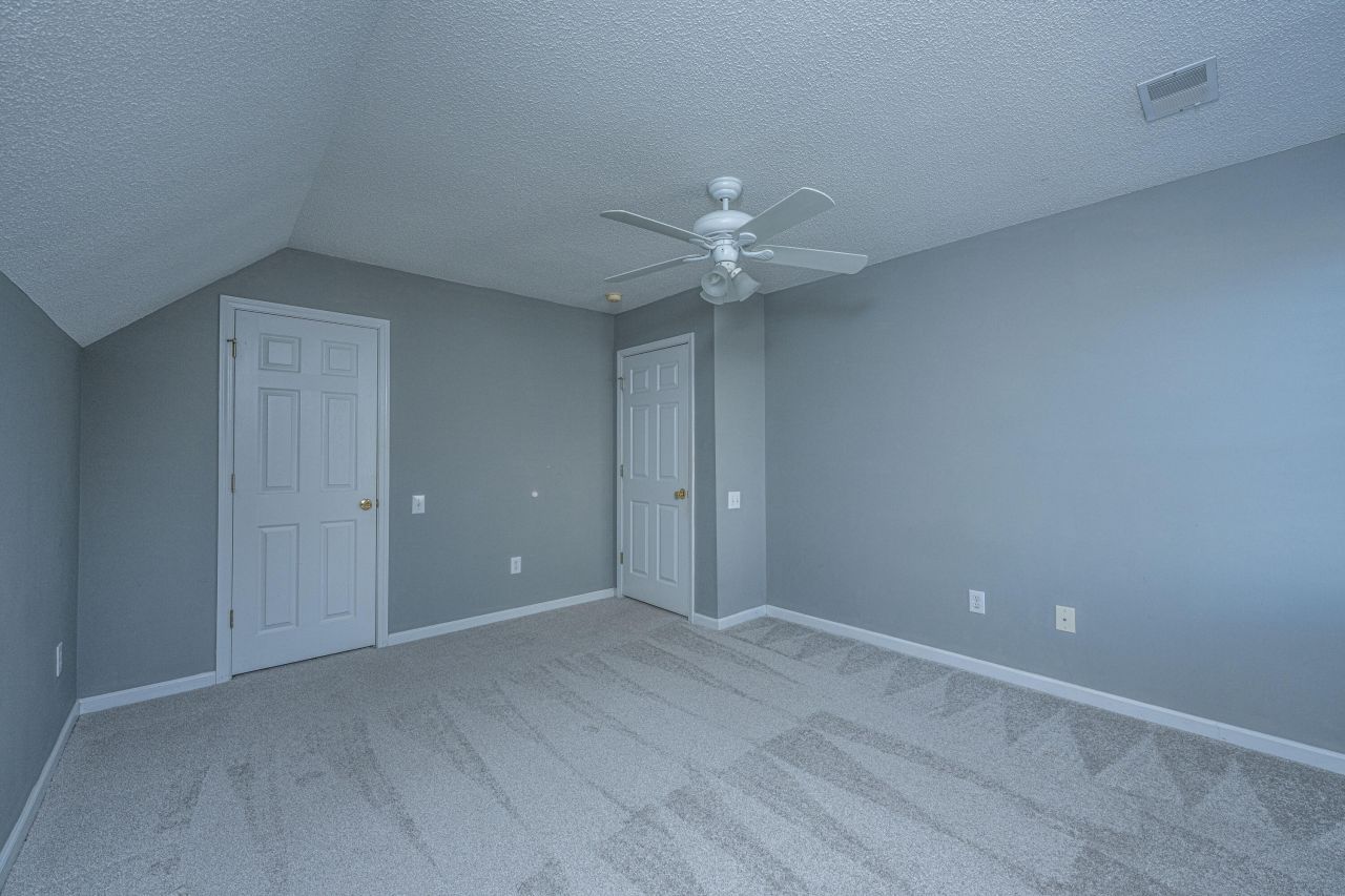 9237 Ayscough Road Photo 31