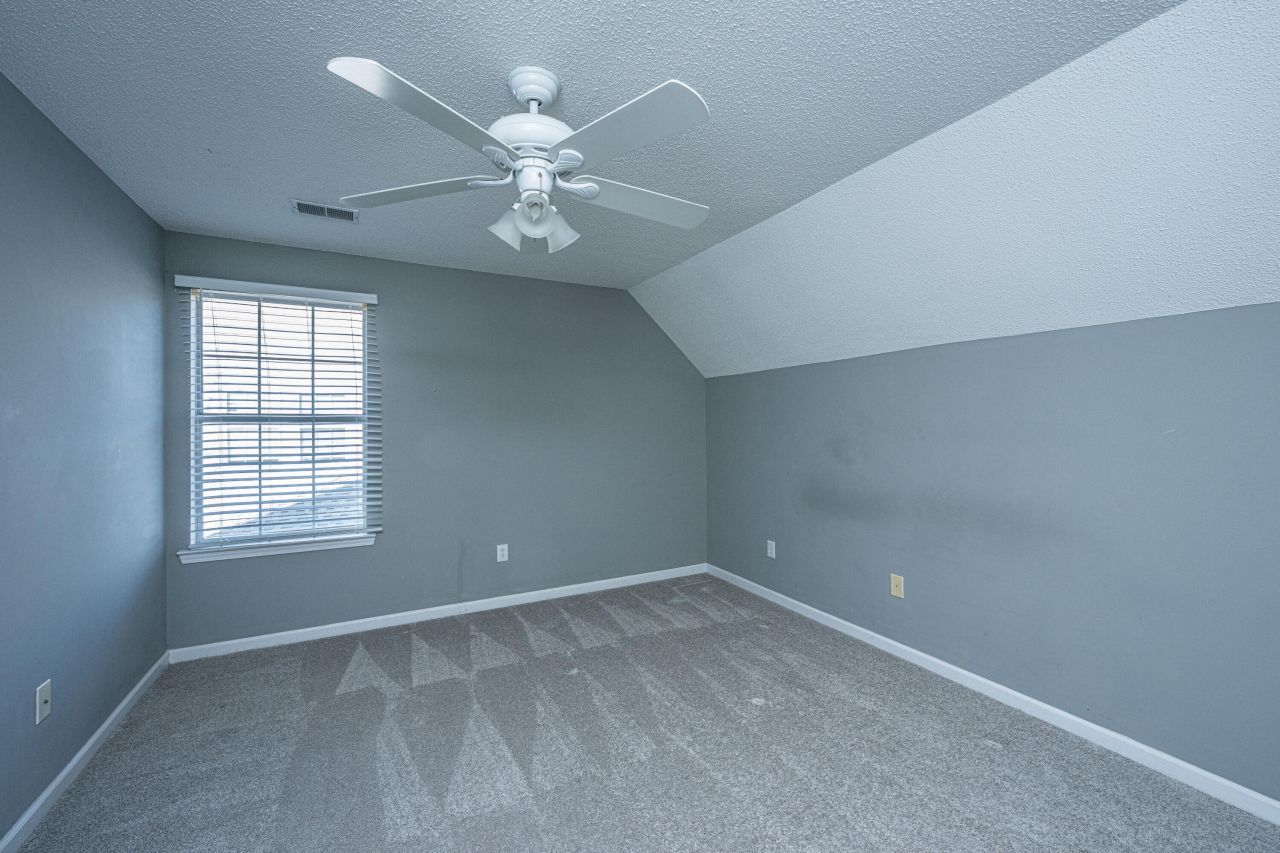 9237 Ayscough Road Photo 32