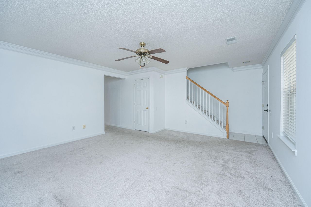 9237 Ayscough Road Photo 6