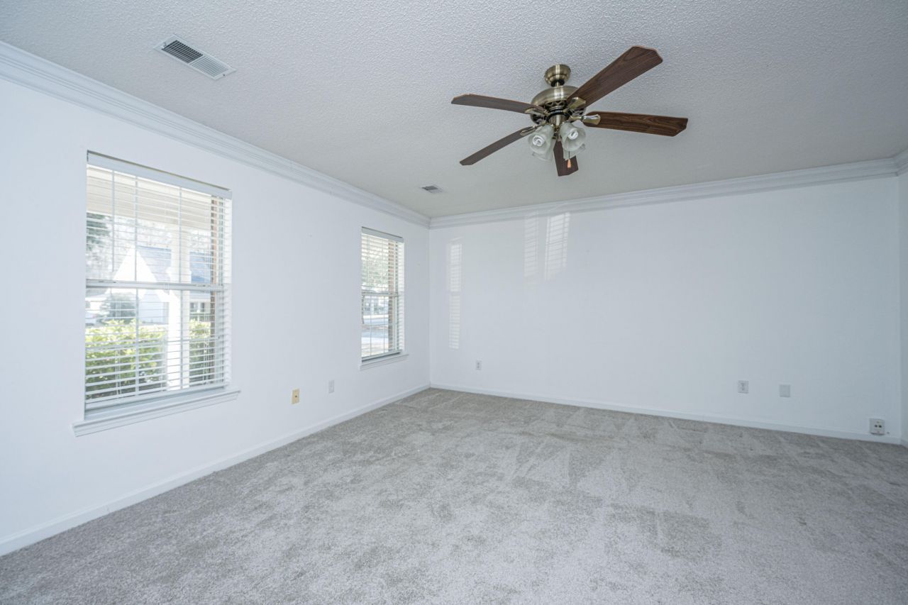 9237 Ayscough Road Photo 7