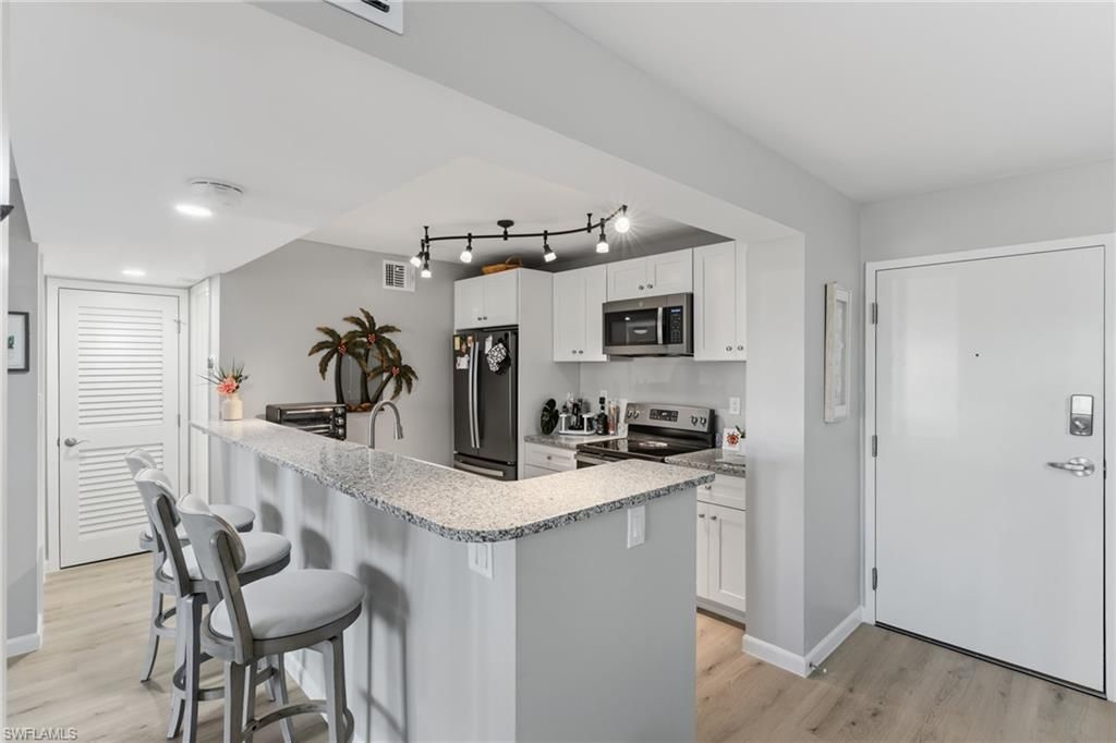 555 Park Shore Dr , Unit B109, Naples, FL 34103 Photo