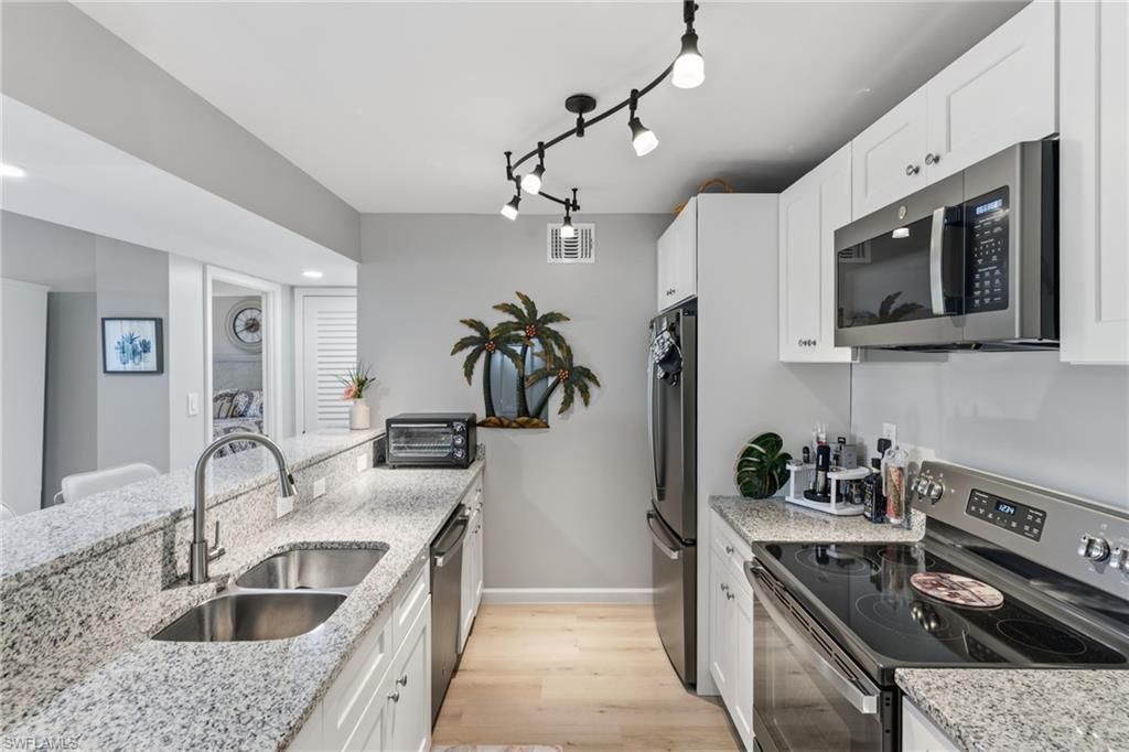 555 Park Shore Dr , Unit B109, Naples, FL 34103 Photo