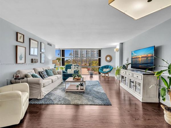 6423 Collins Ave, Unit 409, Miami Beach, FL 33141