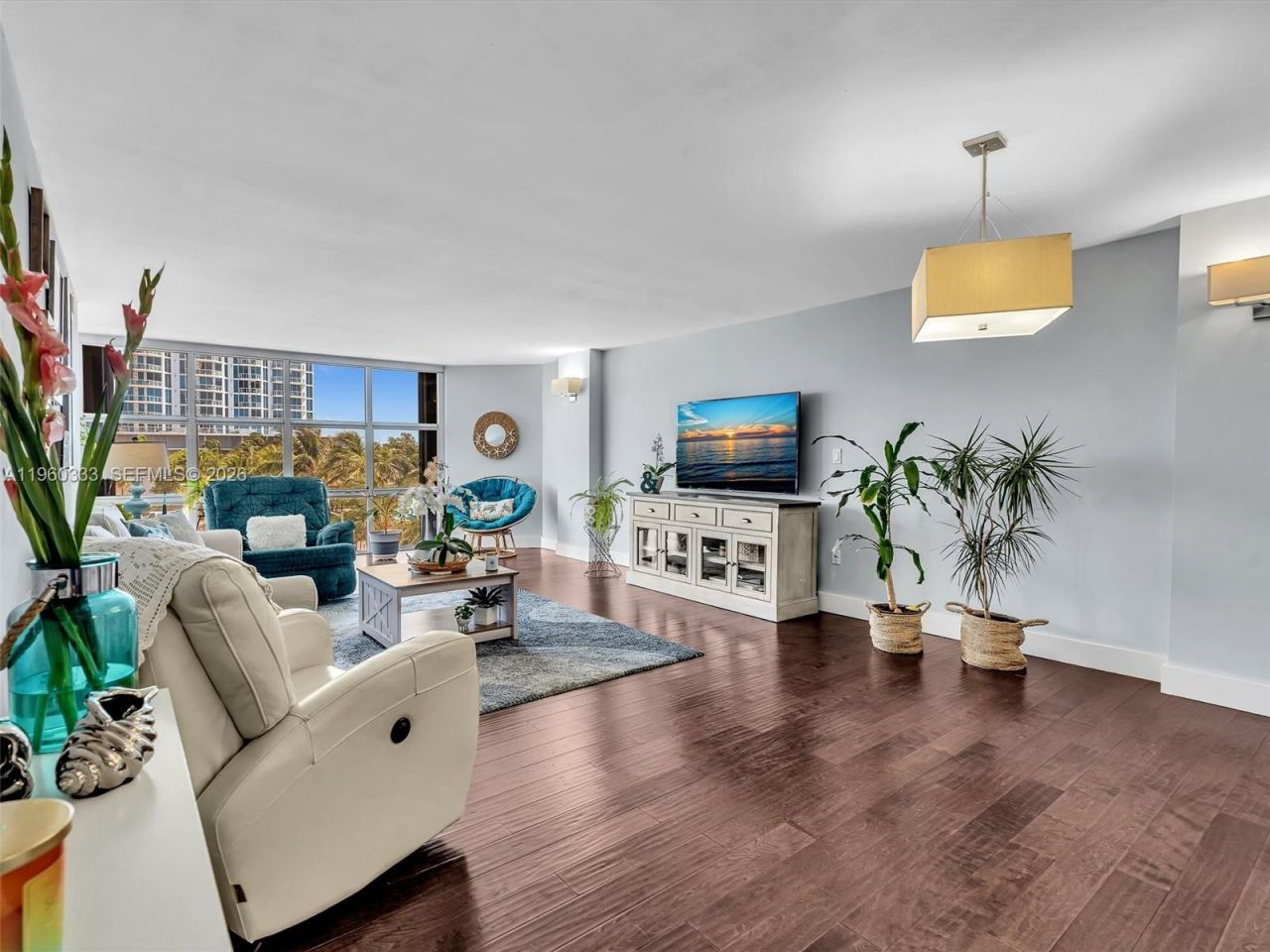 6423 Collins Ave, Unit 409, Miami Beach, FL 33141 Photo