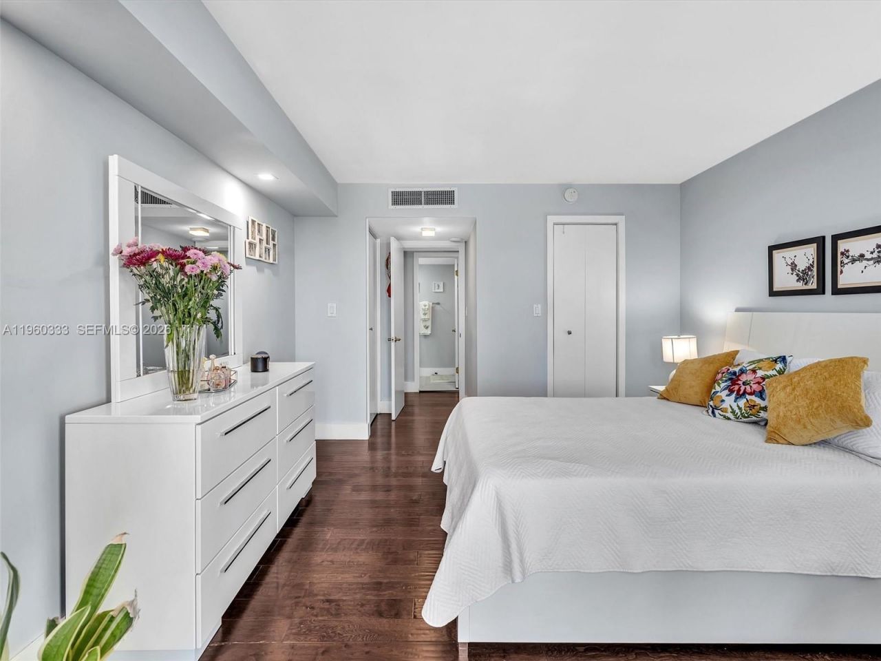 6423 Collins Ave, Unit 409, Miami Beach, FL 33141 Photo