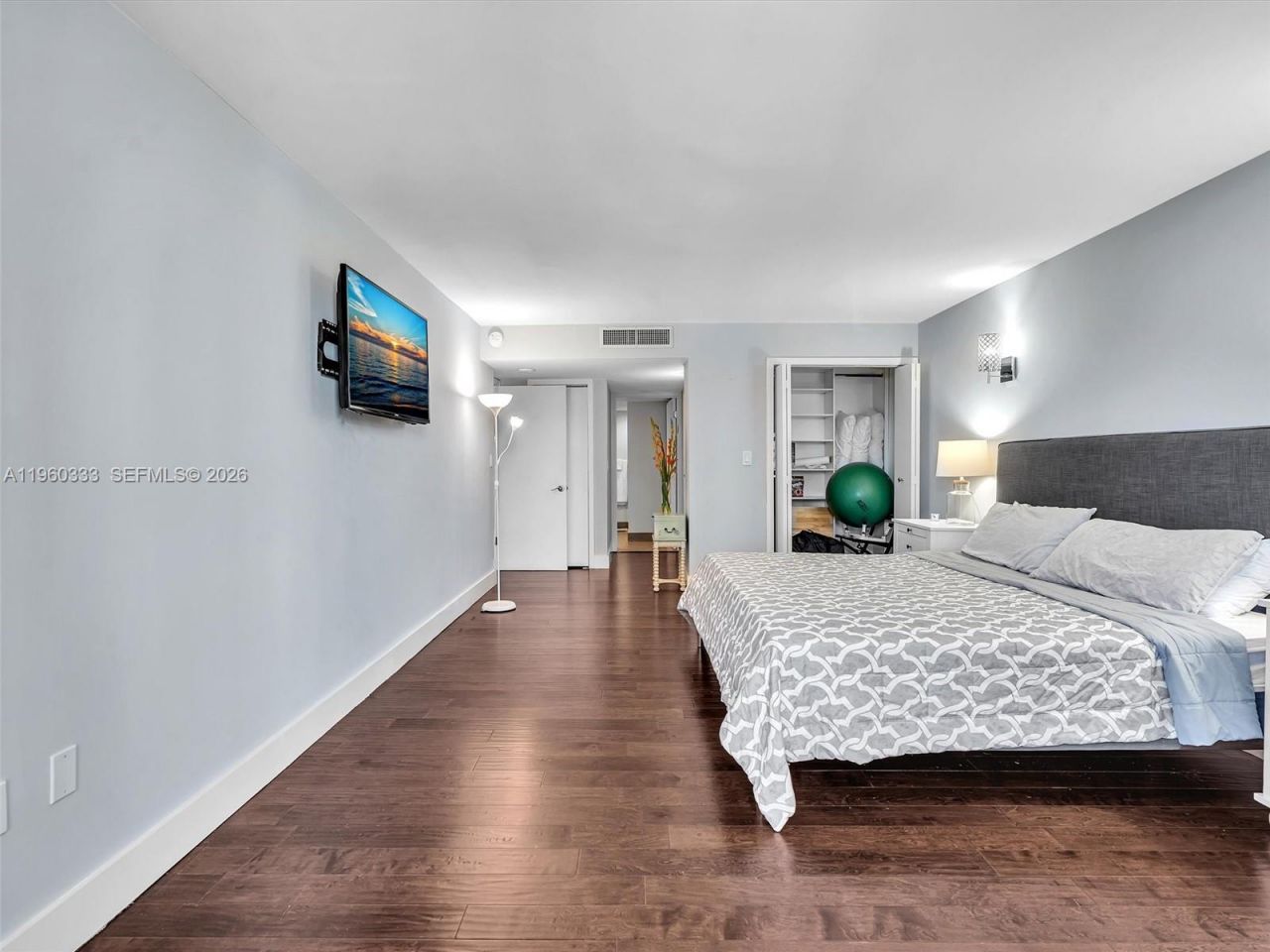 6423 Collins Ave, Unit 409, Miami Beach, FL 33141 Photo