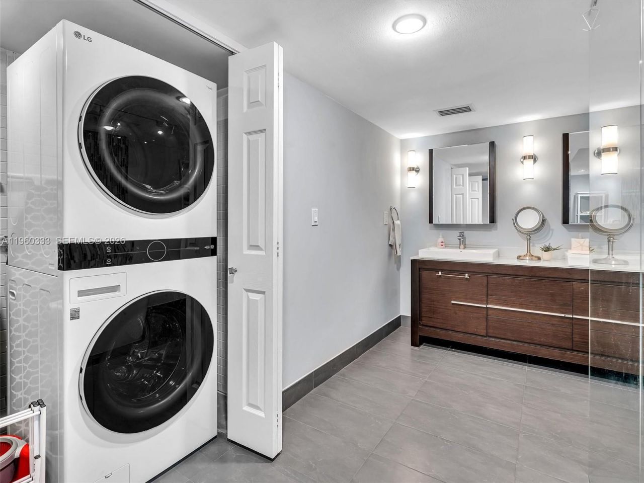 6423 Collins Ave, Unit 409, Miami Beach, FL 33141 Photo