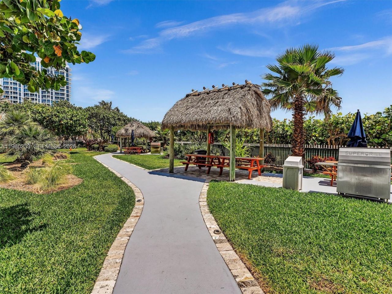 6423 Collins Ave, Unit 409, Miami Beach, FL 33141 Photo