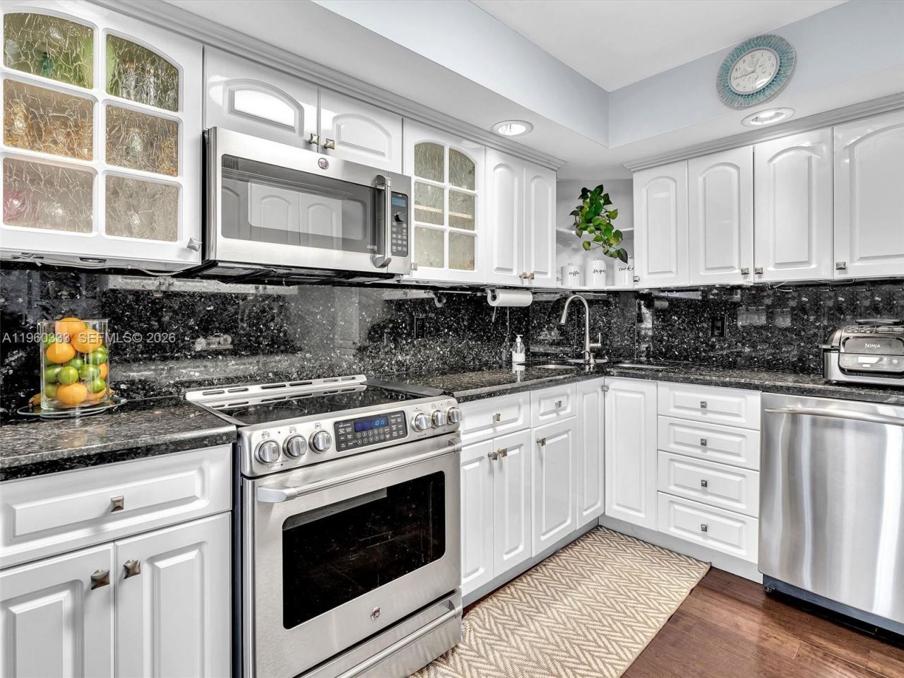 6423 Collins Ave, Unit 409, Miami Beach, FL 33141 Photo