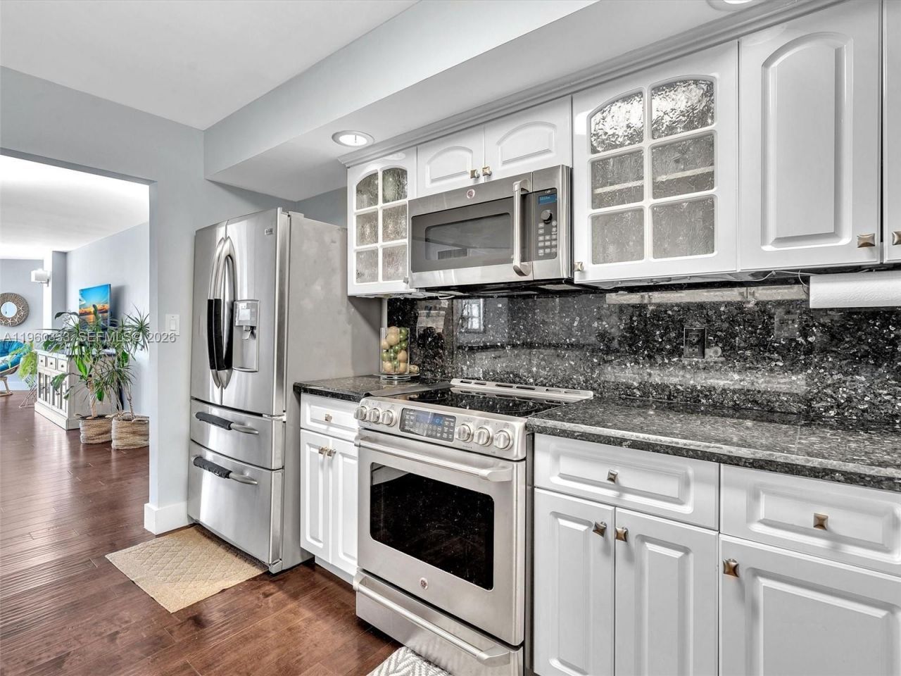 6423 Collins Ave, Unit 409, Miami Beach, FL 33141 Photo