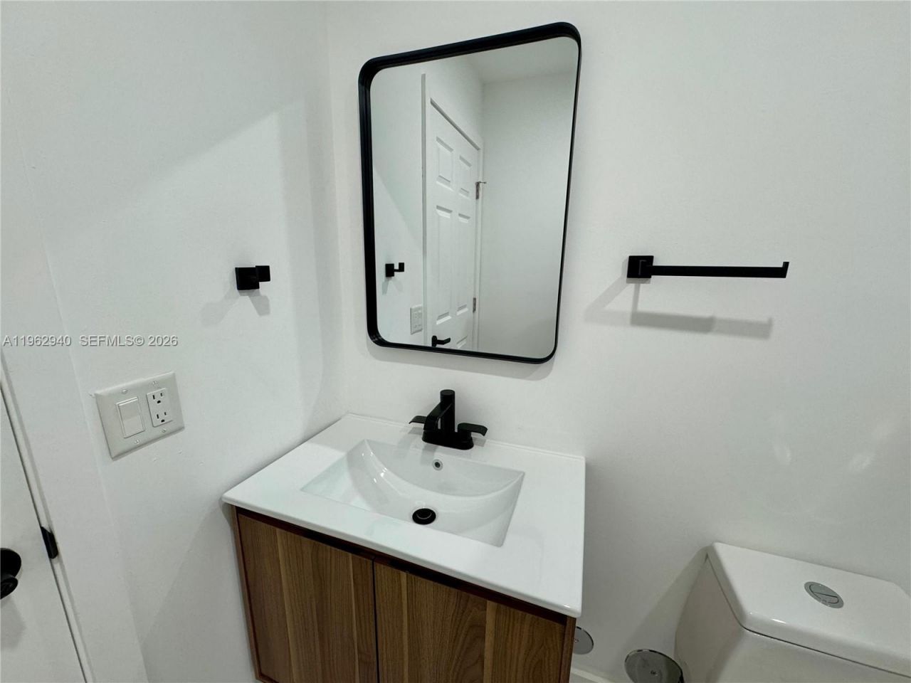 421 NW 13th Ave , Unit B, Miami, FL 33125 Photo