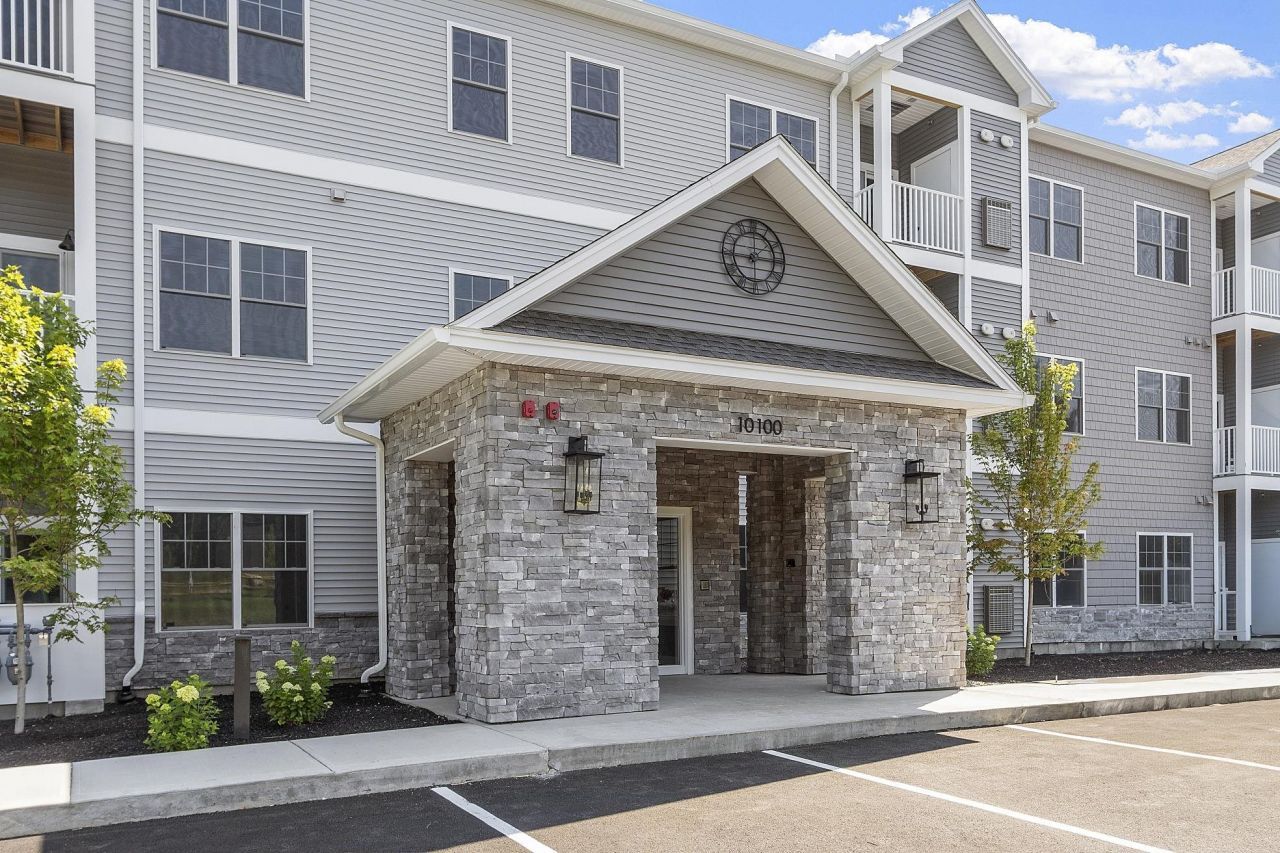 10100 S Willow Street, Unit 301, Manchester, NH 03103 Main Photo