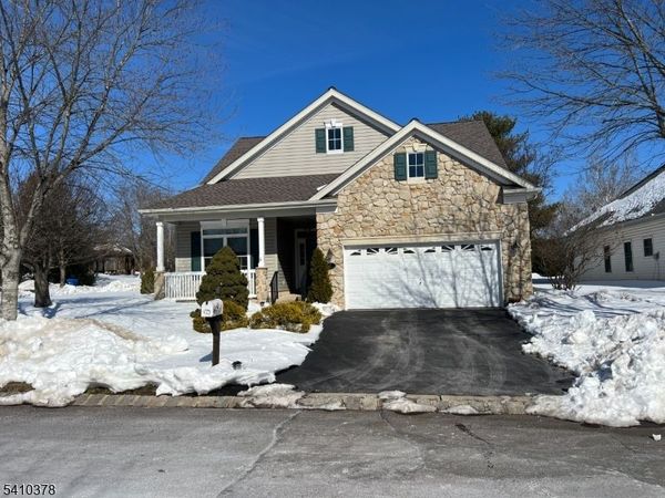 1 Vinson Dr, Raritan, NJ 08822