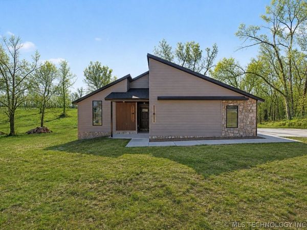 240 E 14th Street, Grove, OK 74344