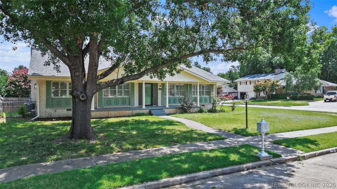6119 S Hudson Place, Tulsa, OK 74136 Main Photo
