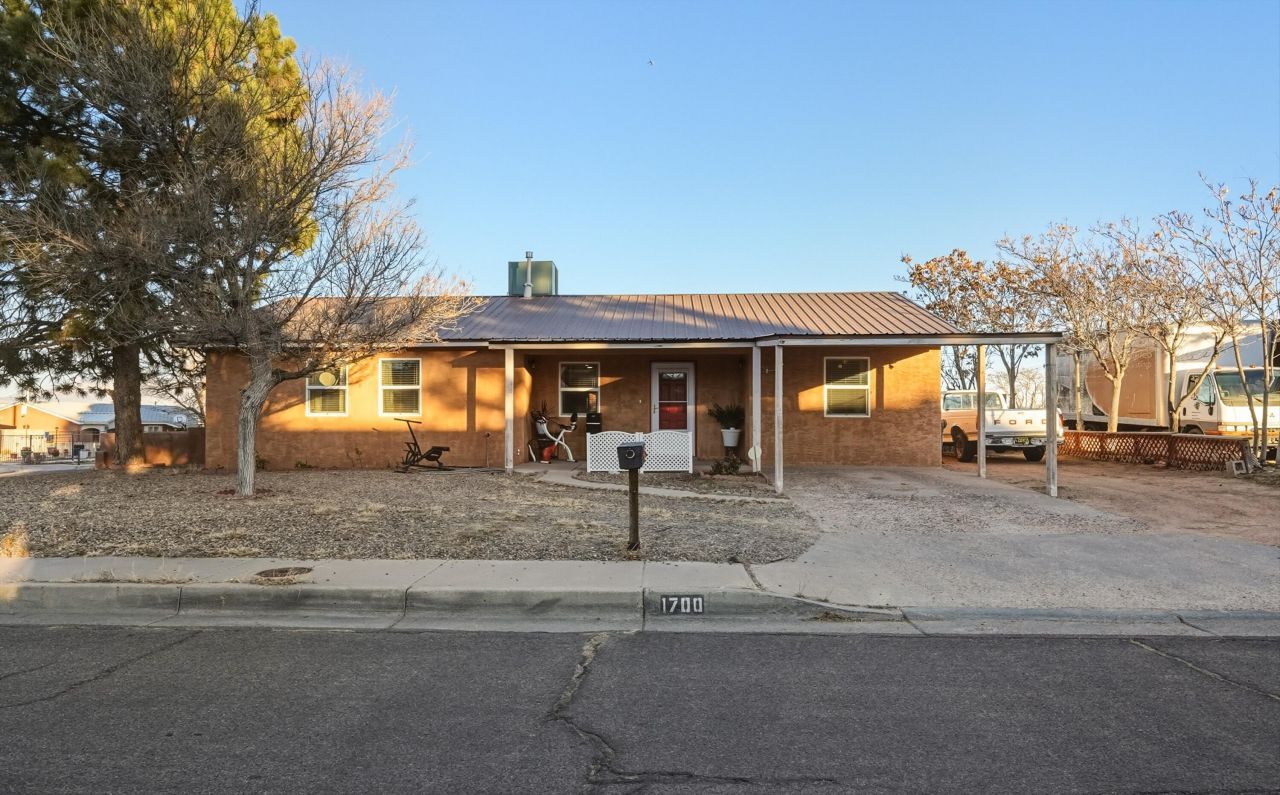 1700 Gschwind Place Sw, Albuquerque, NM 87121 Main Photo