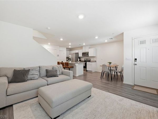 9929 Canary Hills Street, Las Vegas, NV 89141