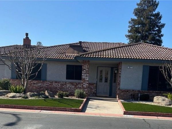 7677 N Gearhart, Fresno, CA 93720