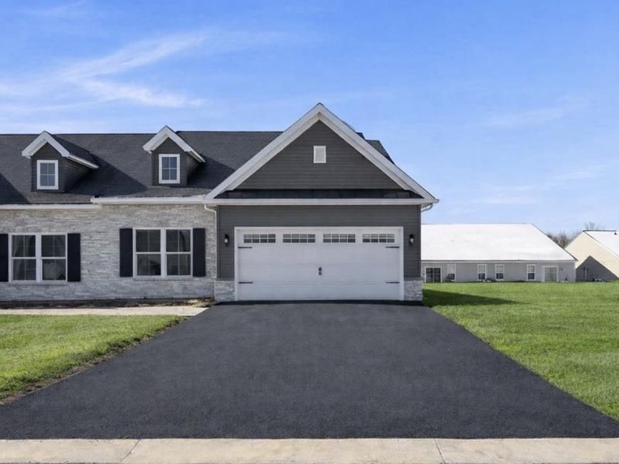131 Hillard Field, Lancaster, PA 17603 Main Photo