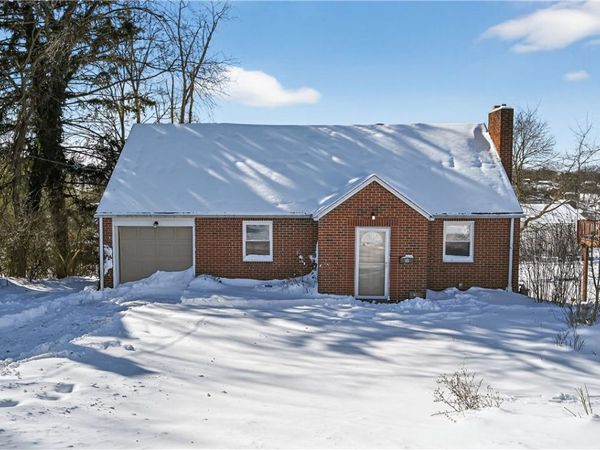 19 Locust Ln, Upper St Clair, PA 15241