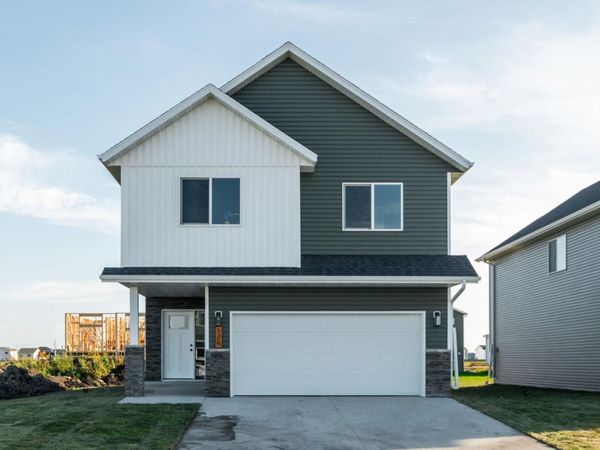 6208 86th Avenue S, Horace, ND 58047