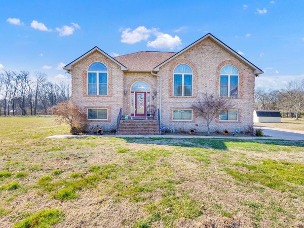 1709 Oakway Cir, Columbia, TN 38401