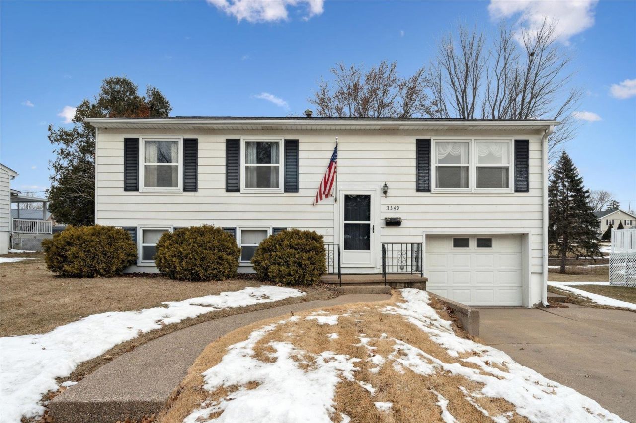 3349 Kaufmann Avenue, Dubuque, IA 52002 Main Photo