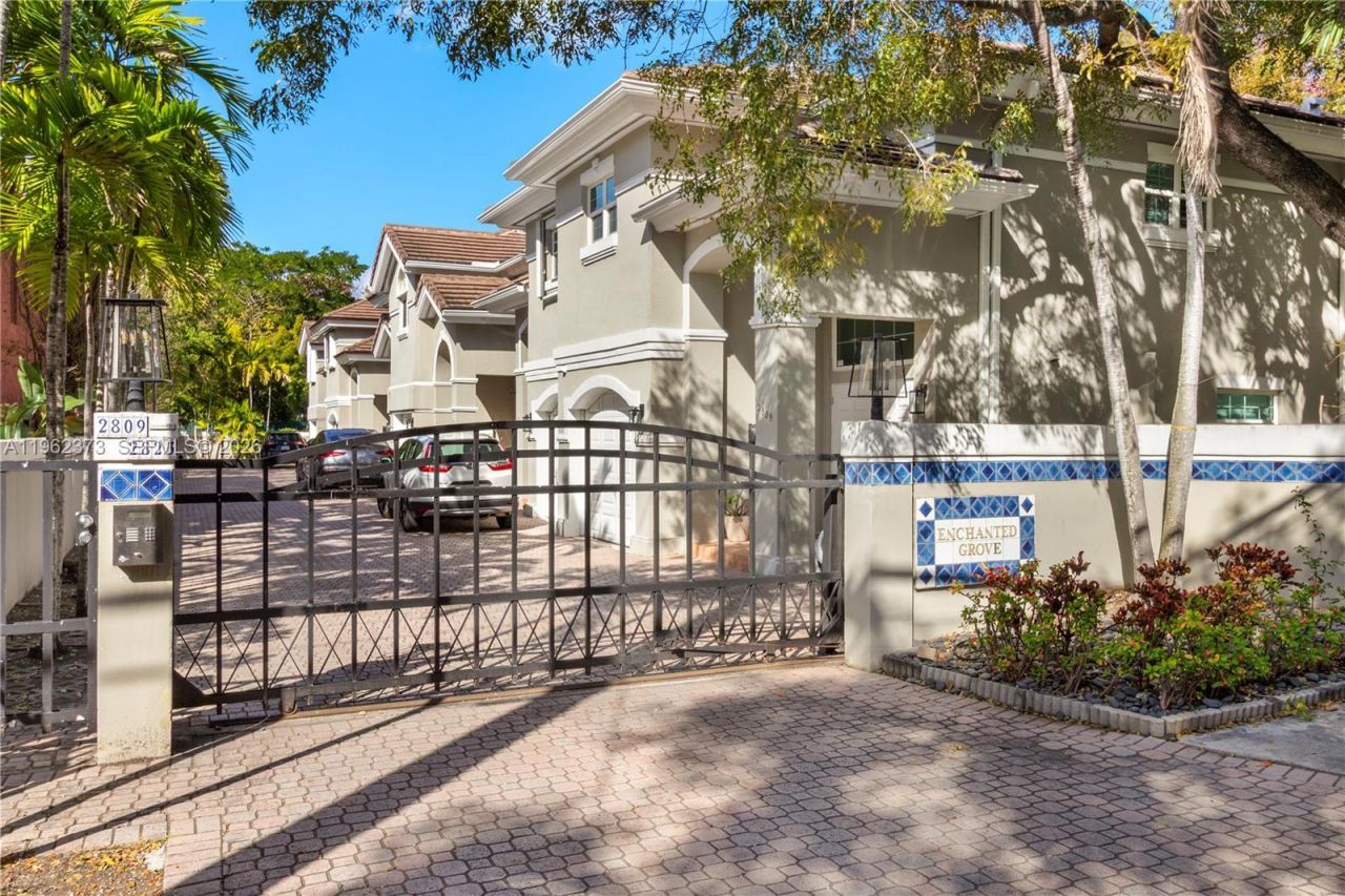 2813 Day Ave, Unit 2813, Miami, FL 33133 Photo