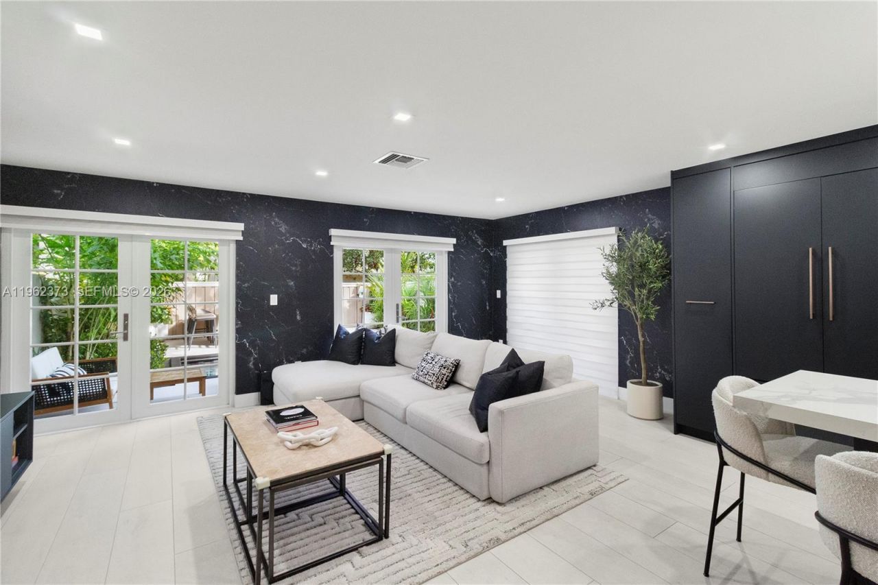 2813 Day Ave, Unit 2813, Miami, FL 33133 Photo