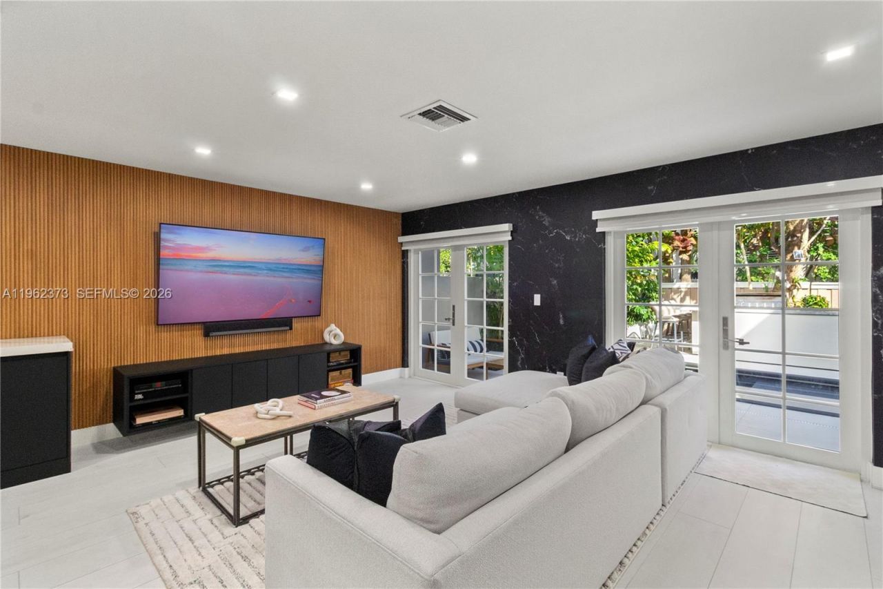 2813 Day Ave, Unit 2813, Miami, FL 33133 Photo