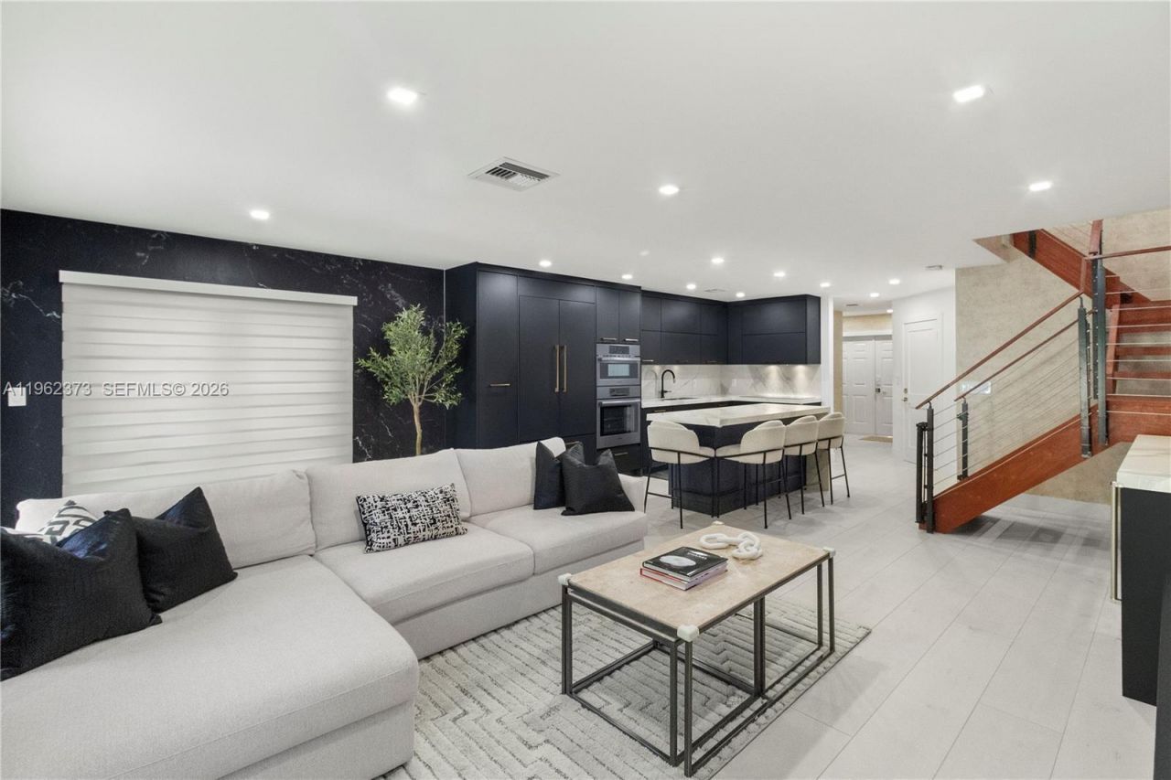 2813 Day Ave, Unit 2813, Miami, FL 33133 Photo