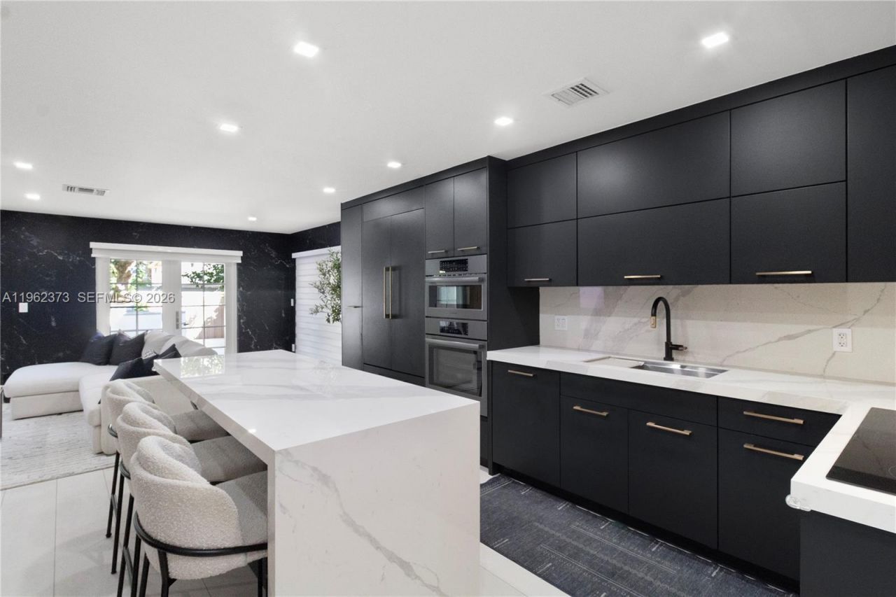 2813 Day Ave, Unit 2813, Miami, FL 33133 Photo