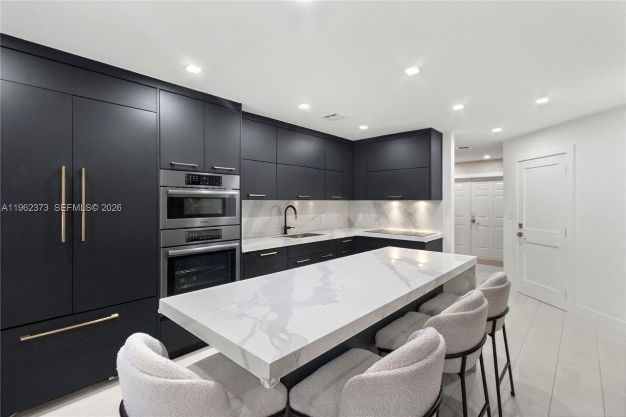 2813 Day Ave, Unit 2813, Miami, FL 33133 Photo