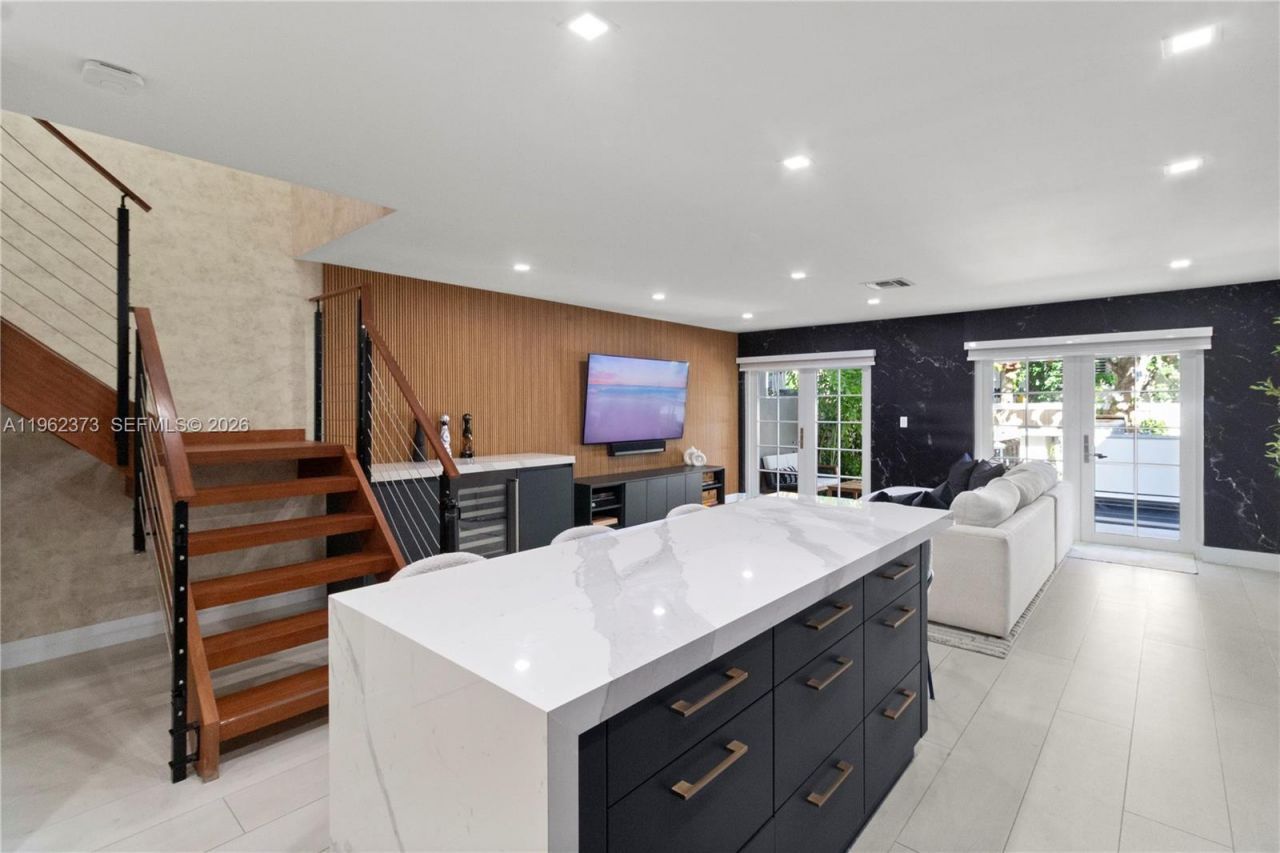 2813 Day Ave, Unit 2813, Miami, FL 33133 Photo