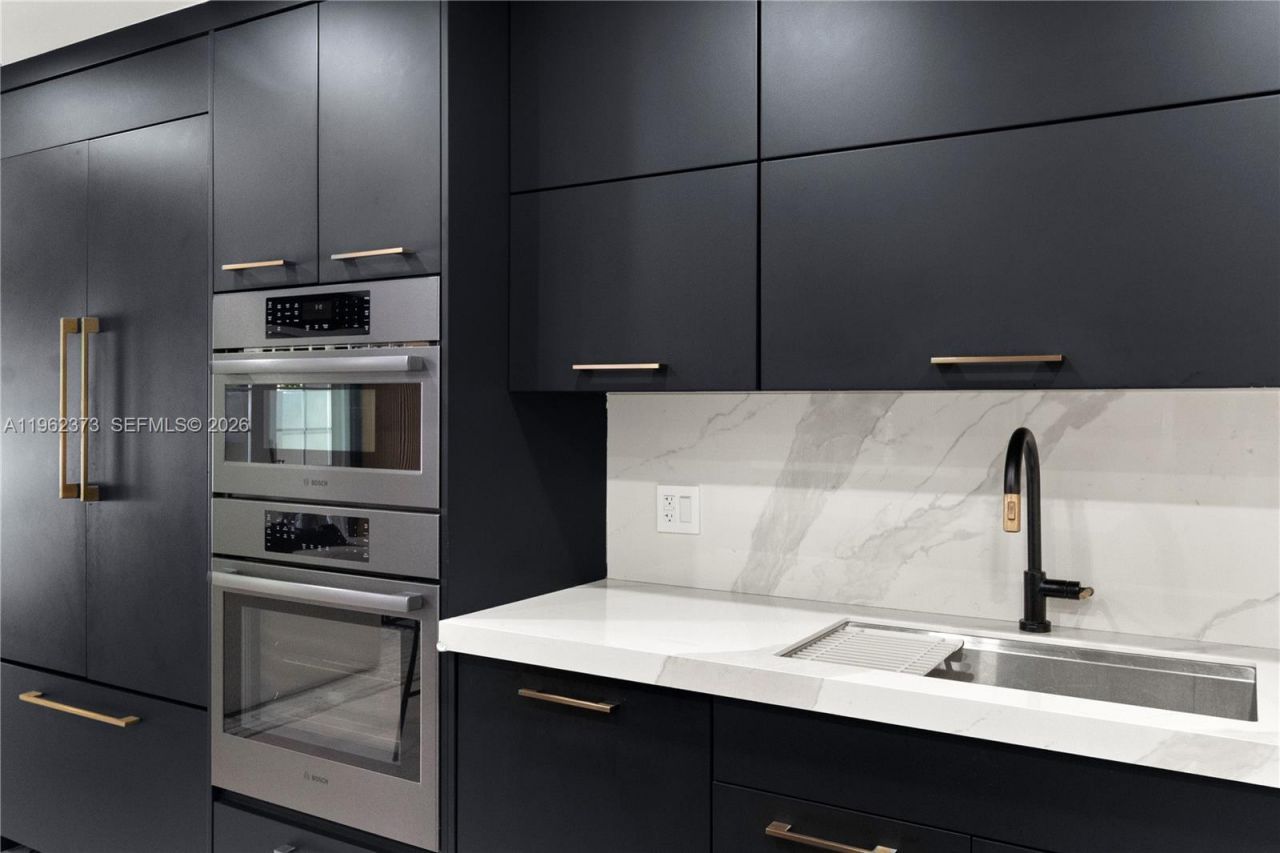 2813 Day Ave, Unit 2813, Miami, FL 33133 Photo