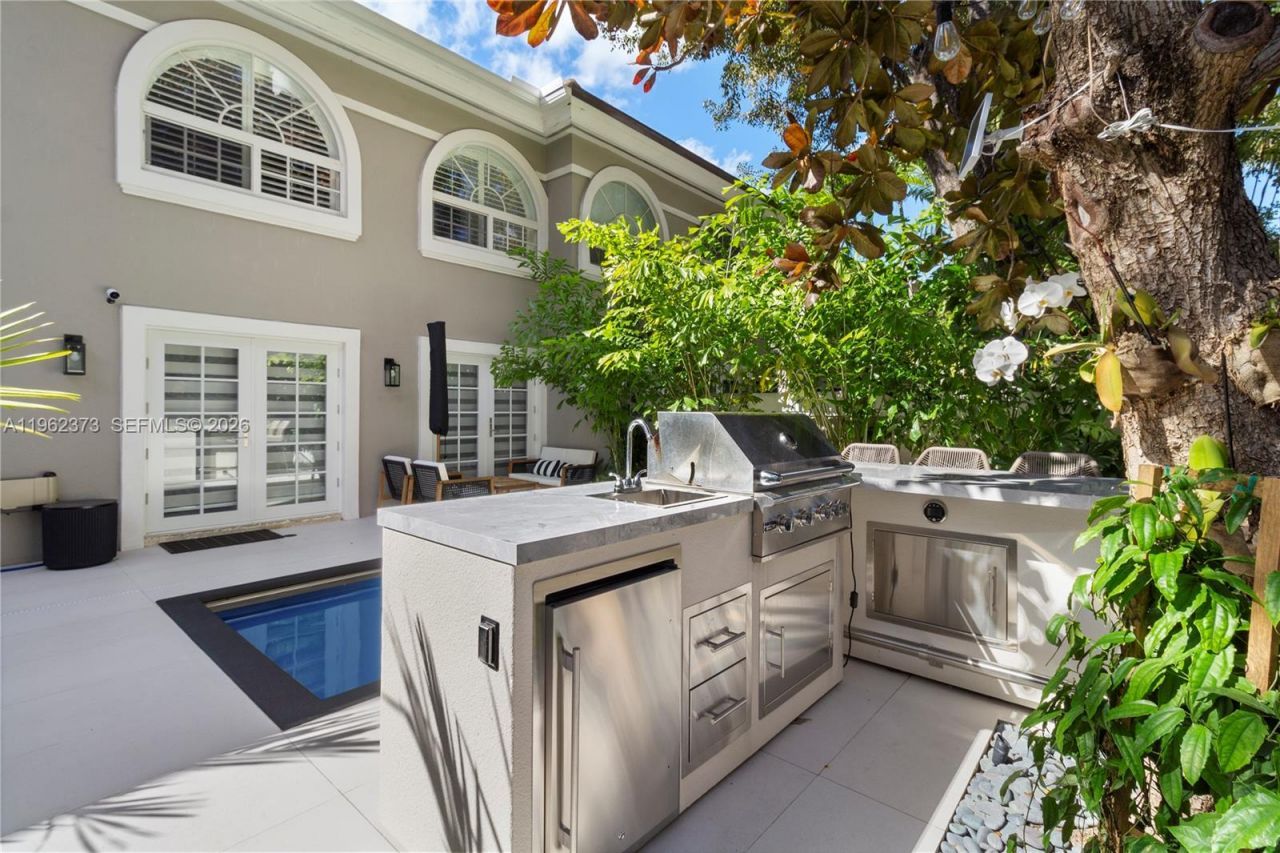 2813 Day Ave, Unit 2813, Miami, FL 33133 Photo