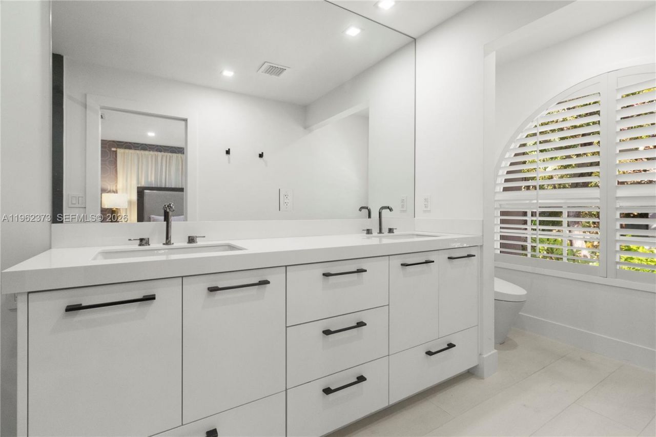 2813 Day Ave, Unit 2813, Miami, FL 33133 Photo