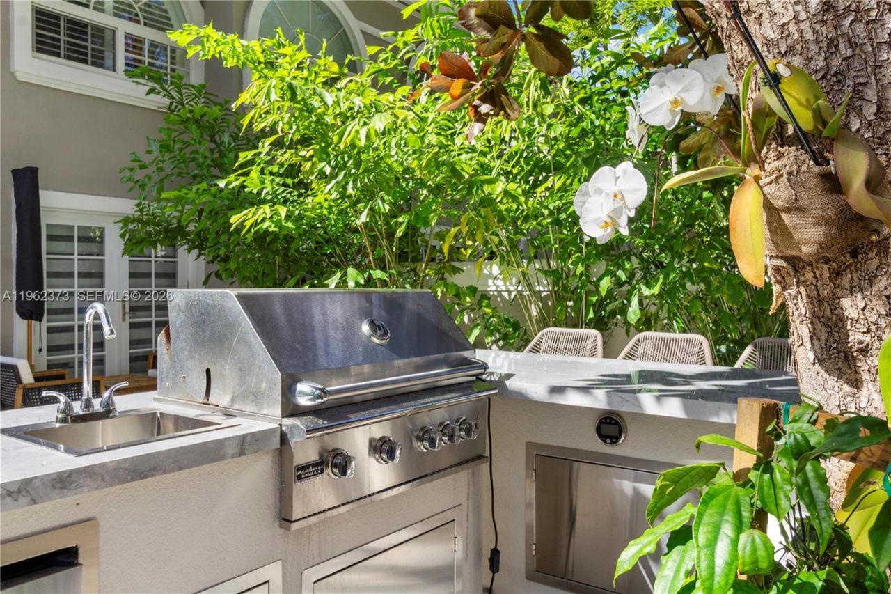 2813 Day Ave, Unit 2813, Miami, FL 33133 Photo