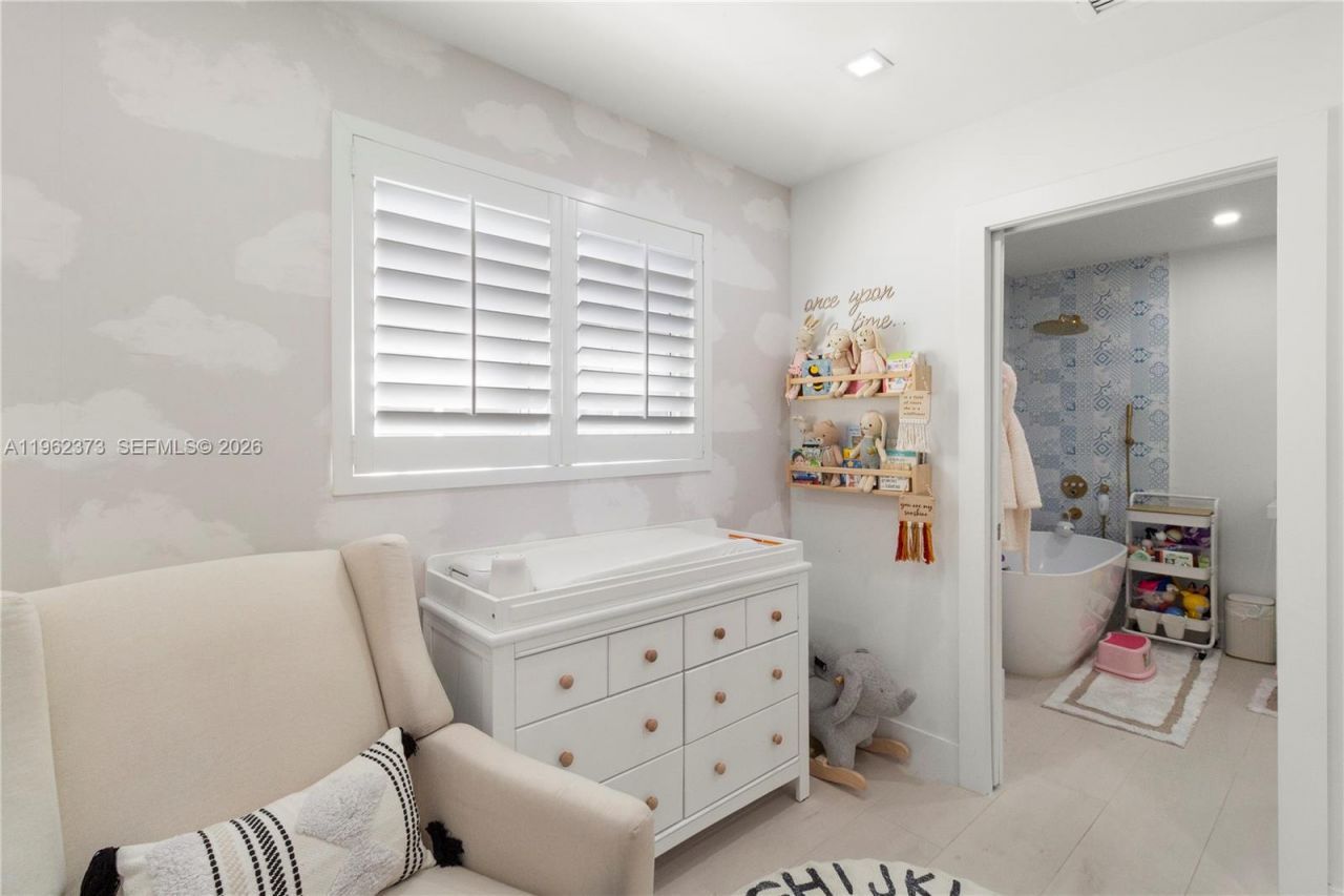 2813 Day Ave, Unit 2813, Miami, FL 33133 Photo