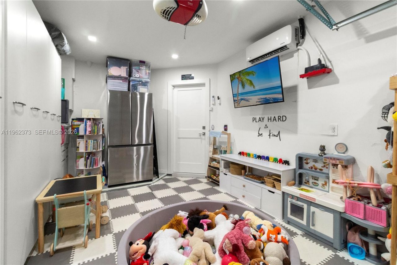 2813 Day Ave, Unit 2813, Miami, FL 33133 Photo