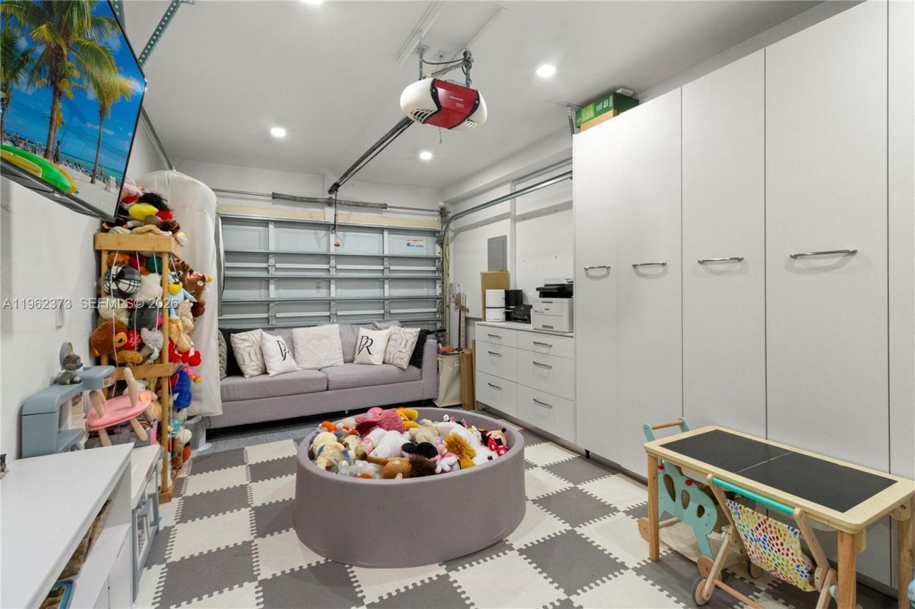 2813 Day Ave, Unit 2813, Miami, FL 33133 Photo