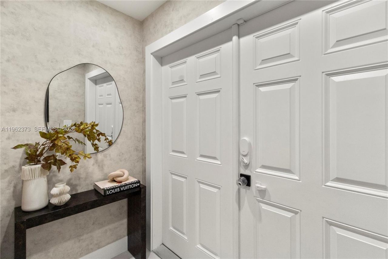 2813 Day Ave, Unit 2813, Miami, FL 33133 Photo