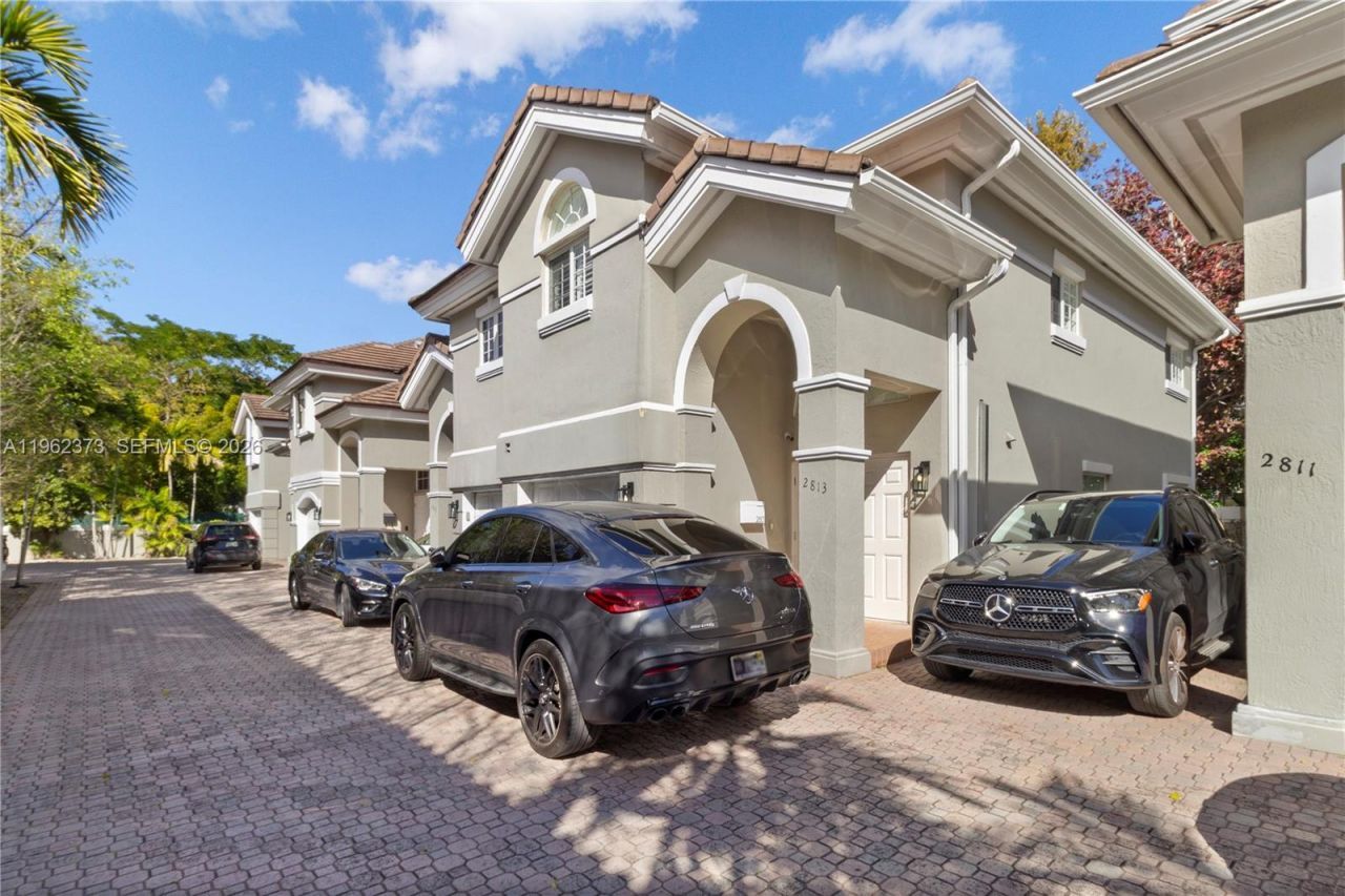 2813 Day Ave, Unit 2813, Miami, FL 33133 Photo