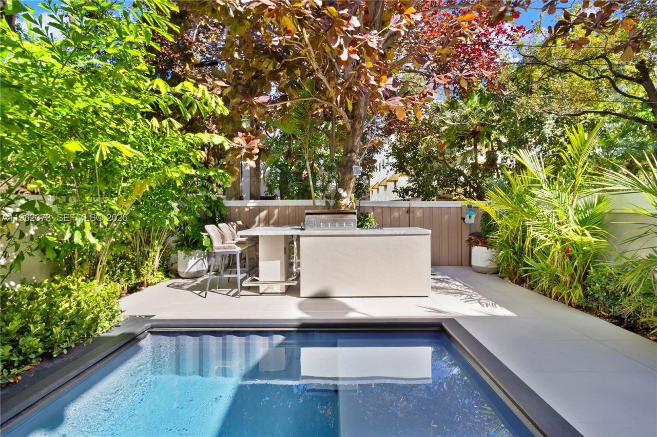 2813 Day Ave, Unit 2813, Miami, FL 33133 Photo