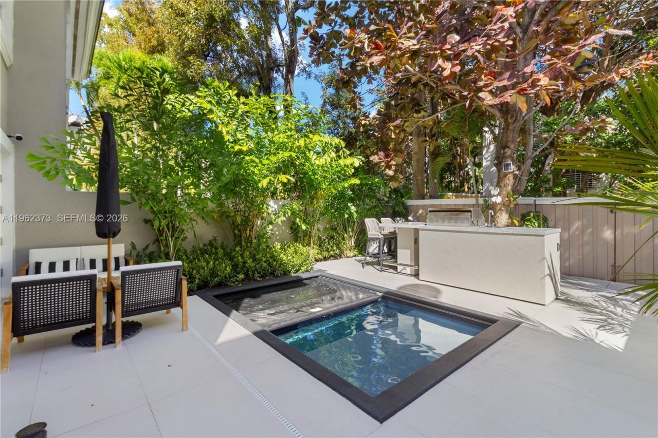 2813 Day Ave, Unit 2813, Miami, FL 33133 Photo