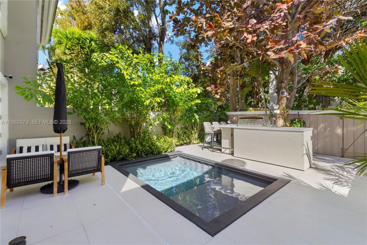 2813 Day Ave, Unit 2813, Miami, FL 33133 Photo