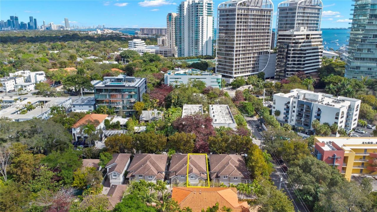 2813 Day Ave, Unit 2813, Miami, FL 33133 Photo