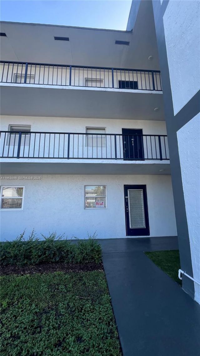 8300 Sands Point Blvd, Unit K105, Tamarac, FL 33321 Photo