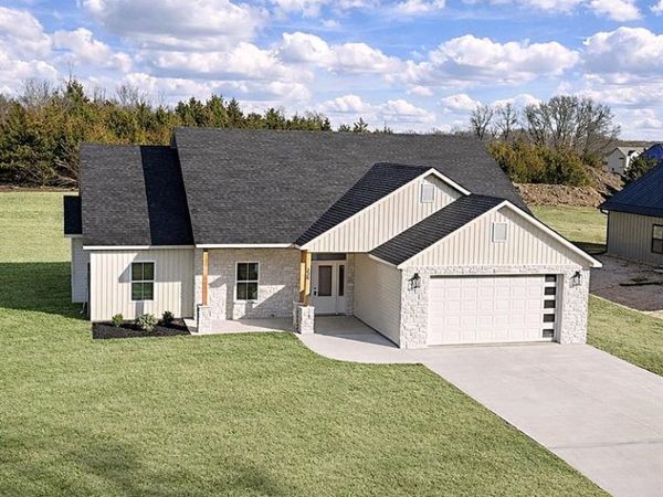 329 NE 21st Road, Warrensburg, MO 64093