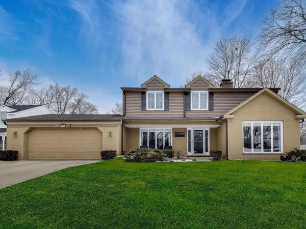 1605 Burning Trail, Wheaton, IL 60189